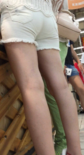 超市白紧臀紧内痕少女