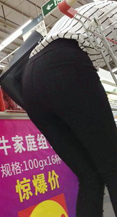 跟拍大屁股黑裤少妇
