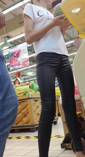 极品紧身皮裤美女战斗力强