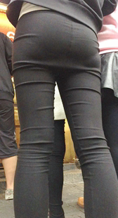 极品黑裤紧内痕翘臀特写