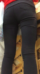 超市高挑打底裤美女