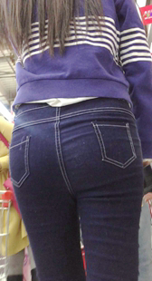 超市蓝牛圆臀美少妇