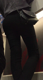 长腿紧身打底裤少妇