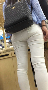 包臀白裤透内痕少妇第一季