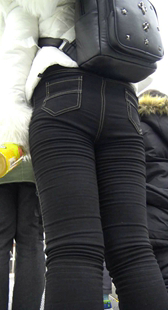 超市紧身黑牛熟女