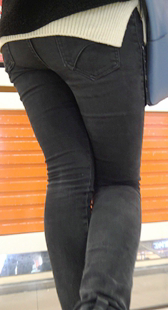 超市跟拍紧身黑牛少妇