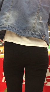 超市紧身宽臀少妇