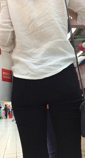 超紧打底裤小少妇