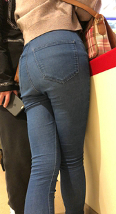 紧身牛仔翘臀特写