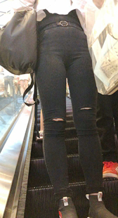 紧身包臀黑裤肥三角少女