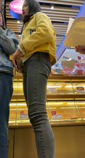 灰牛仔美女小情侣