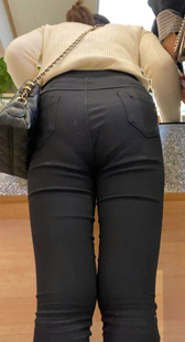 重口味打底黑裤肥臀少妇