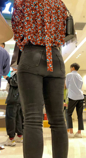 性感黑牛仔饱满翘臀小姐姐