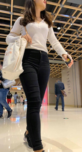 性感黑裤苹果肥臀少妇