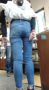 饱满肥牛翘臀小妹子