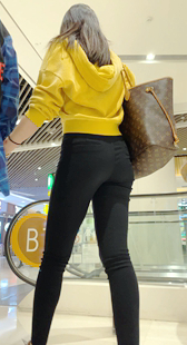 翘臀黑裤长腿妹子