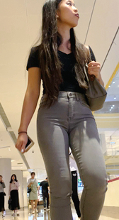 圣诞献礼超紧牛仔饱满美臀金三角华裔美女第一季