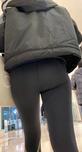 饱满紧身瑜伽裤肥臀少妇