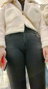 黑牛仔金三角长发美女小姐姐