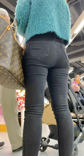 元旦献礼黑牛仔苹果臀少妇开发多