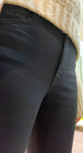 紧身黑牛仔包臀小少妇