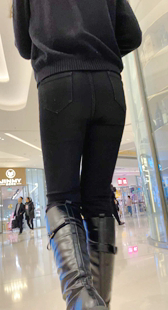 高挑黑牛仔长发小姐姐