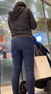 商场包臀牛仔裤少妇等人