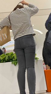 商场饱满灰牛仔翘臀妹子