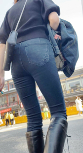 超紧牛仔裤饱满翘臀少女