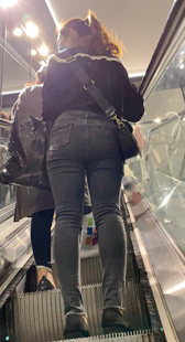 性感紧身打底黑裤肥臀少妇