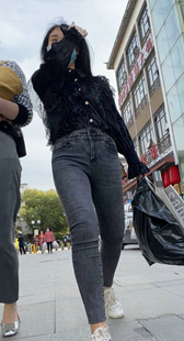 紧身灰牛仔宽臀金三角少女