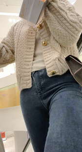 性感饱满紧身牛仔丰臀少女