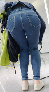 紧身蓝牛饱满圆润翘臀小姐姐