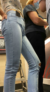 性感紧牛仔大宽臀少女