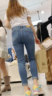 五一献礼翘臀紧牛长发小姐姐