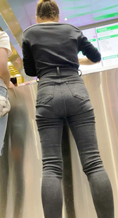 性感黑裤紧内痕翘臀小姐姐