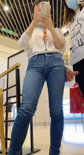 饱满丰臀紧内痕金三角小姐姐