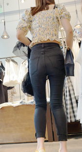 极品黑牛仔深沟紧臀小姐姐