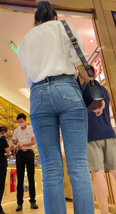 商场性感大长腿紧臀少妇