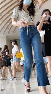 大长腿露腰蓝牛少妇