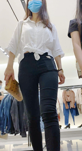 紧身黑裤紧臀长发小姐姐