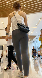 商场灰瑜伽肥臀小姐姐