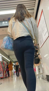 重口味饱满圆润打底裤美女