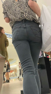 超紧黑牛仔紧臀小姐姐