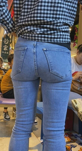 国庆献礼牛仔裤美臀深沟小少妇