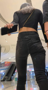 黑牛仔妹子身材已经严重变形