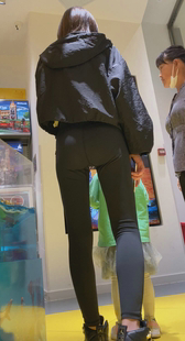 商场黑裤紧内痕经验丰富