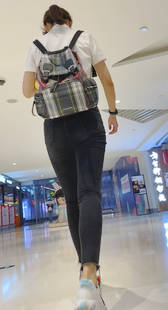 商场黑牛仔裤妹子