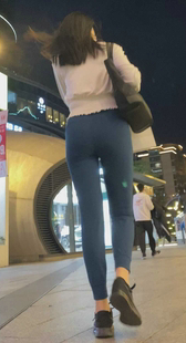 蓝色包臀瑜伽裤紧臀妹子