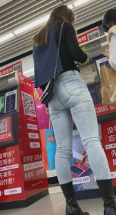 超紧白牛仔透V内痕美女